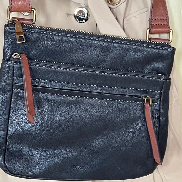 Fossil Handbags - Classic black & Tan leather Fossil crossbody